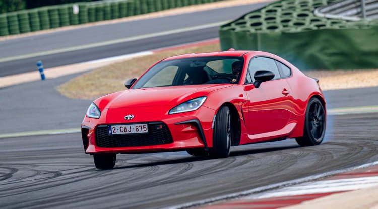 Toyota GR86 Coupe (2022 - ) review